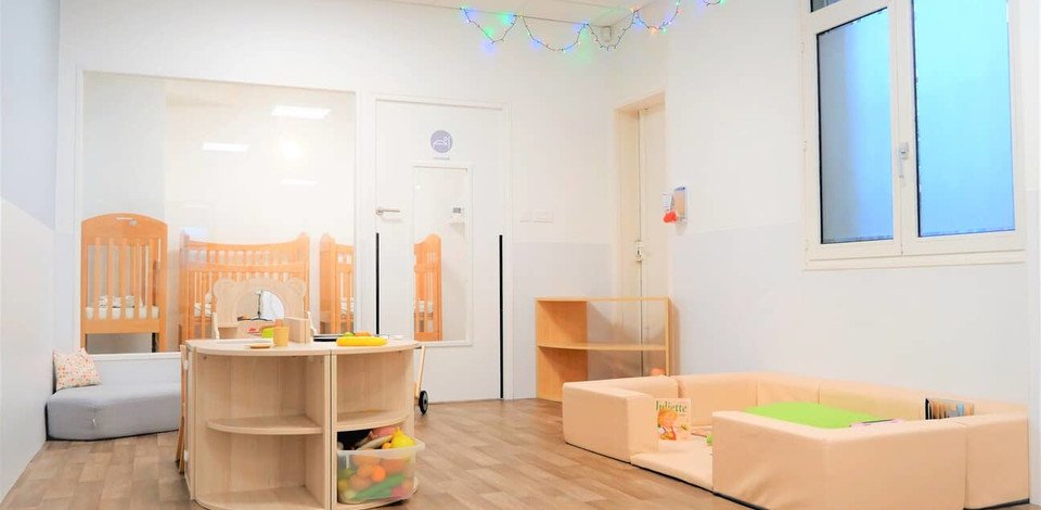 Crèche Paris 12 Perlimpinpin people&baby espace de vie éveil pédagogie dortoirs bébés