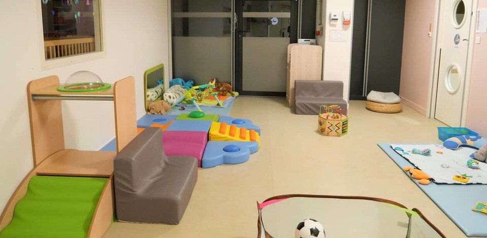 Crèche Mantes-la-Jolie Diabolo Mantes people&baby espace de vie jeux enfants piscine à balles éveil 