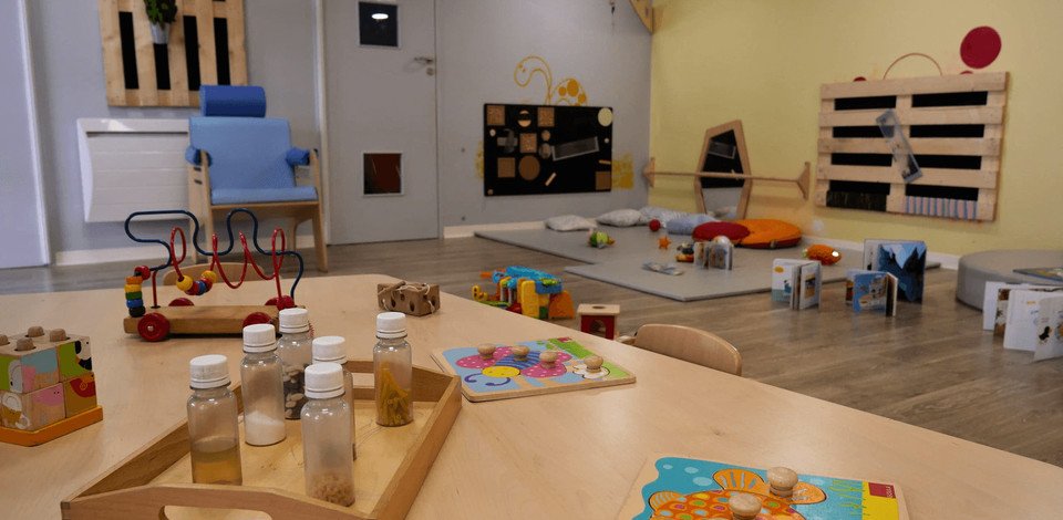 Crèche Lyon Nido de montchat people&baby espace de vie activité pédagogique éveil sensoriel puzzle en bois 