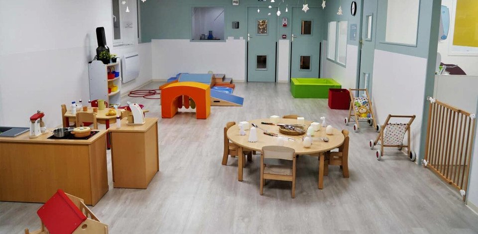 Crèche Draveil Graines de Soleil people&baby espace de vie tables chaises enfants jeux enfants crèche