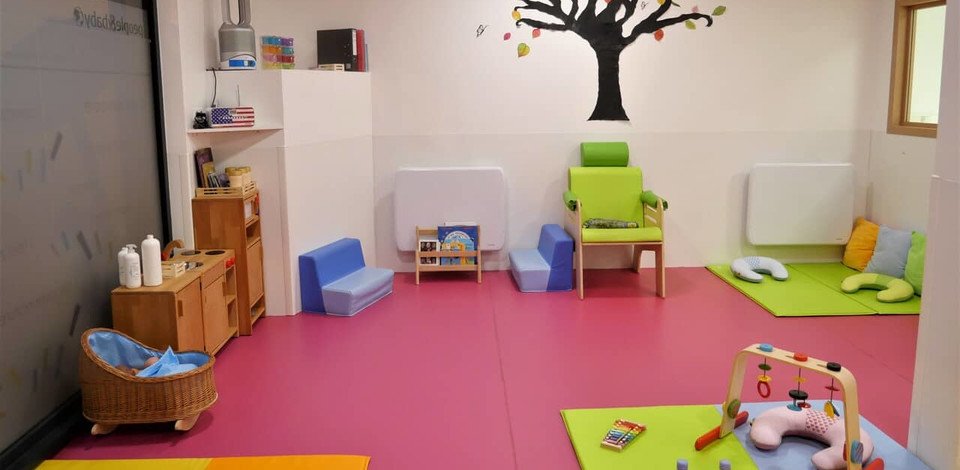 Crèche Clichy Rainbow people&baby espace de vie arche d'éveil bébé jeux enfants pédagogie