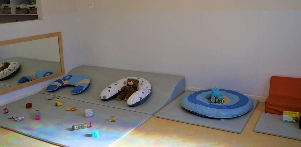 Crèche Saint-Maur-des-Fossés Myrtille people&baby espace de vie tapis d'éveil bébés jeux enfants pédagogie