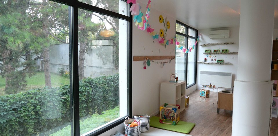 Crèche Lyon Les petits top people&baby espace de vie jeux d'éveil bébé tapis d'éveil 