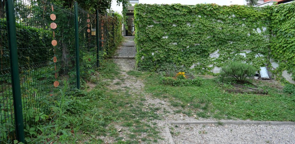 Crèche Lyon Les petits top people&baby espace extérieur jardin nature