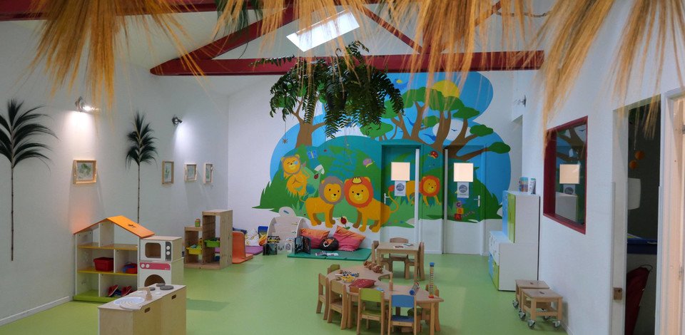 Crèche Lyon Le roi lyon people&baby salle de vie jeux enfants jeux en bois