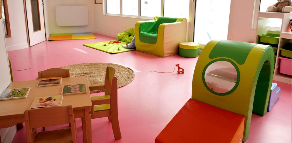 Crèche Courbevoie Sunflower people&baby salle de vie jeux enfants puzzle activités pédagogiques