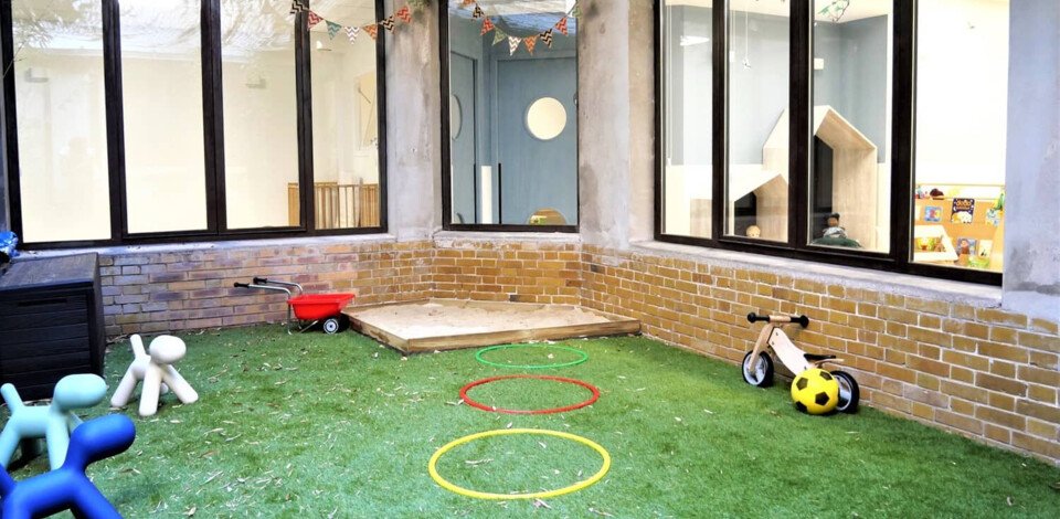 Crèche Montpellier Le jardin des Arts people&baby espace extérieur jardin vélo enfant nature 