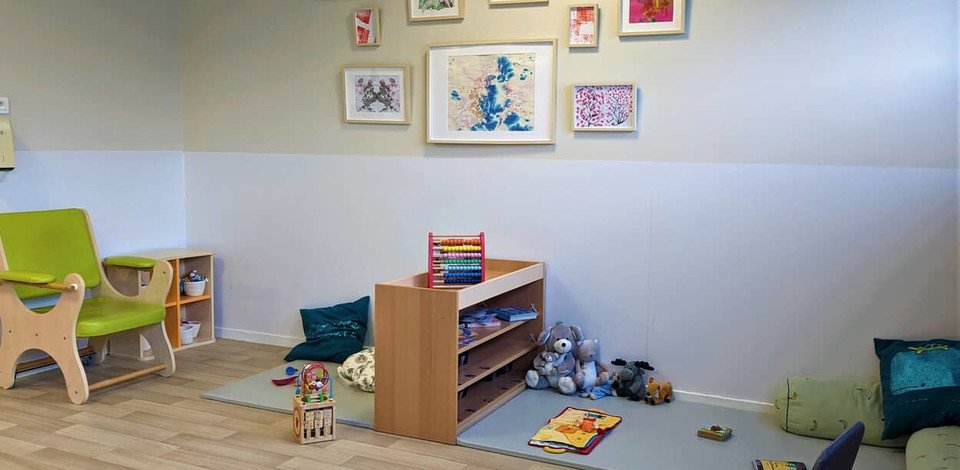 Crèche Saint-Didier-au-Mont-d'Or Petit à petit people&baby espace de vie coin lecture livres enfants bébés