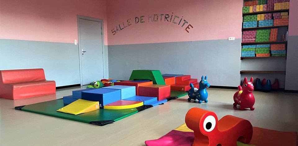 Crèche Ebersheim Les marcassins people&baby espace de vie tapis de motricité éveil pédagogique