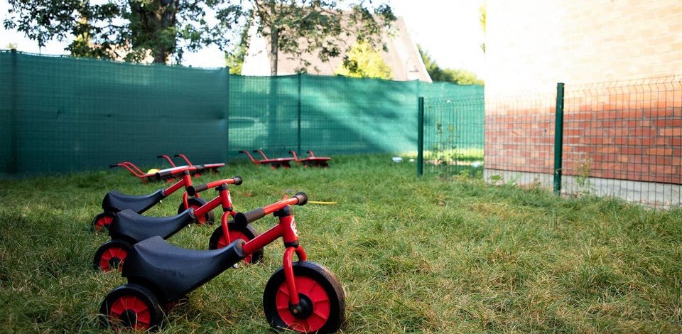 Crèche Ostwald Gingko people&baby espace extérieur jardin nature vélos enfants