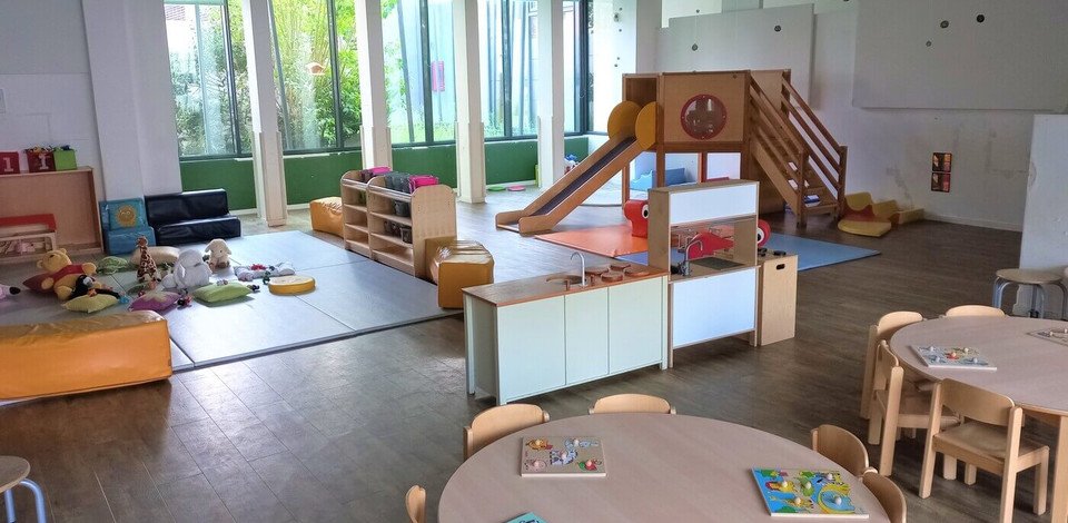 Crèche Amiens Jules Verne people&baby espace de vie jeux enfants jeux en bois parc à jeux intérieur éveil enfants