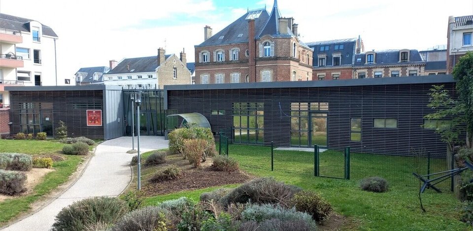 Crèche Amiens Jules Verne people&baby façade extérieure parents enfants bébés