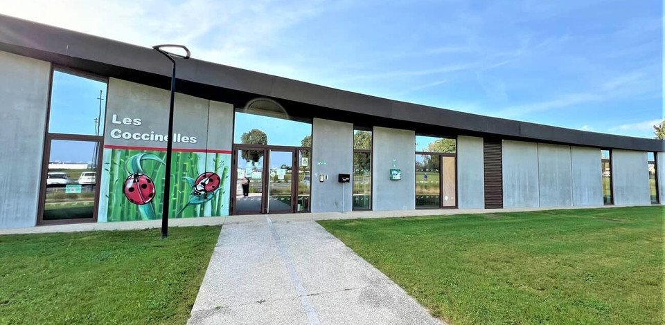 Crèche Nesles Les coccinelles people&baby façade extérieure enfants bébés