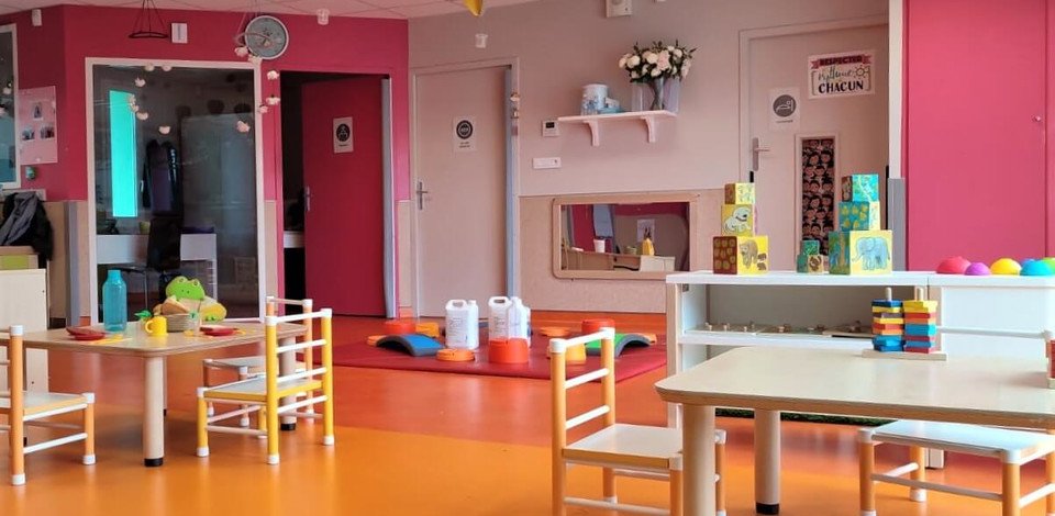 Crèche Perols Les pitchouns people&baby espace de vie jeux enfants éveil pédagogie