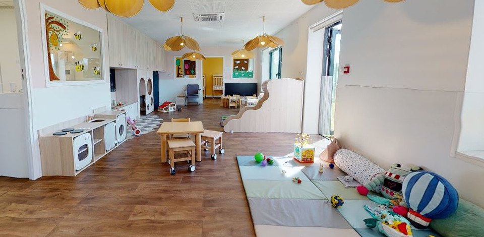 Crèche Molsheim La ruche people&baby espace de vie tapis d'éveil jeux enfants jeux d'éveil
