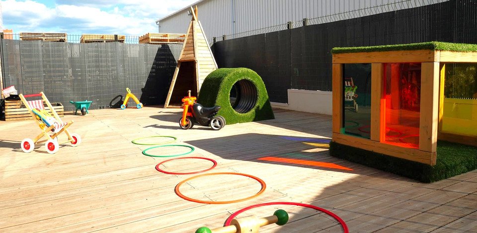 Crèche Juvignac Diapason people&baby espace extérieur vélo enfant tipi nature 