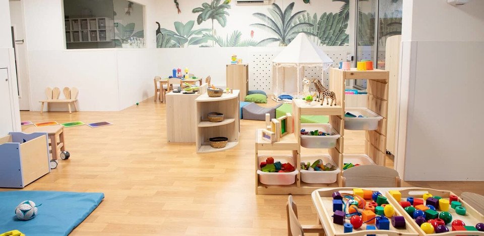 Crèche Puteaux Les Perroquets people&baby espace de vie activité pédagogie jeux en bois jeux enfants 