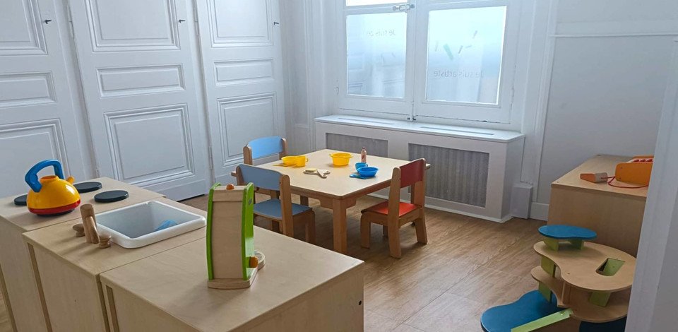 Crèche Lyon Cocon d'éveil Serbie people&baby salle de vie jeux enfants jeux en bois