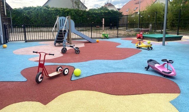 Crèche Châtenois La capucine people&baby espace extérieur parc à jeux