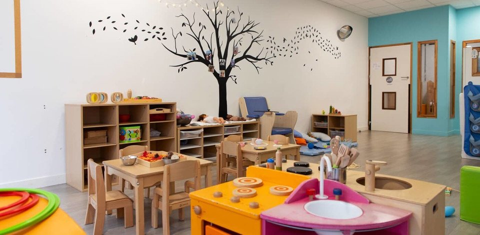 Crèche Saint-Cloud Opale people&baby espace de vie tables chaises enfants jeux enfants pédagogie