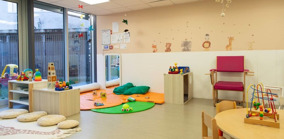 Crèche Saint-Denis Grain d'ailes people&baby salle de vie jeux enfants tapis éveil jeux bébés