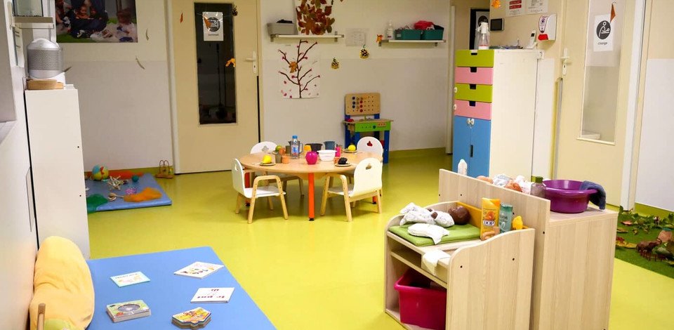 Crèche Pontoise Lucioles people&baby espace de vie livres enfants jeux enfants éveil pédagogie crèche