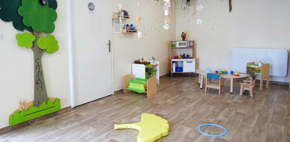 Crèche Saint Quentin Les petites chenilles Musset people&baby espace de vie jeux en bois bébé tapis éveil