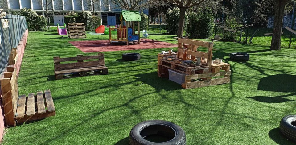 Crèche Montfavet Les Petits Loups people&baby espace extérieur jeux enfants cabane nature