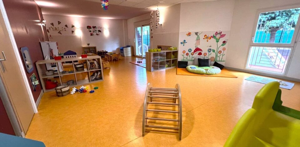 Crèche Le Thoronet Lei Calinou people&baby bébé enfant jeux en bois éveil