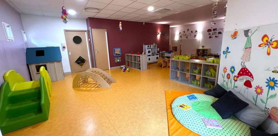 Crèche Le Thoronet Lei Calinou people&baby espace de vie bébé éveil tapis jeux