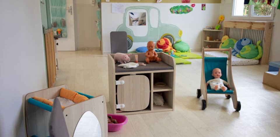 Crèche Talence La Capucine people&baby jeux en bois espace de vie tapis motricité