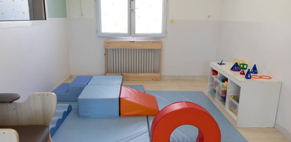 Crèche Talence La Capucine people&baby jeux en bois espace de vie tapis éveil
