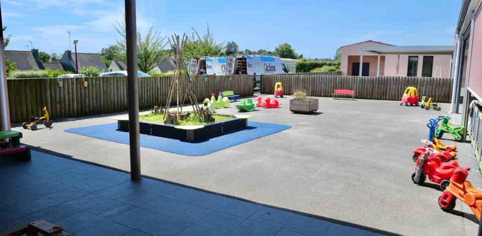 Crèche Landevant Ty Ar Vugale people&baby espace extérieur enfant jeux