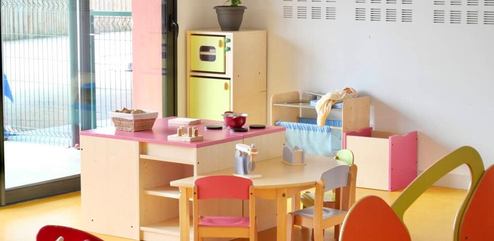 Crèche Landevant Ty Ar Vugale people&baby jeux en bois enfant bébé